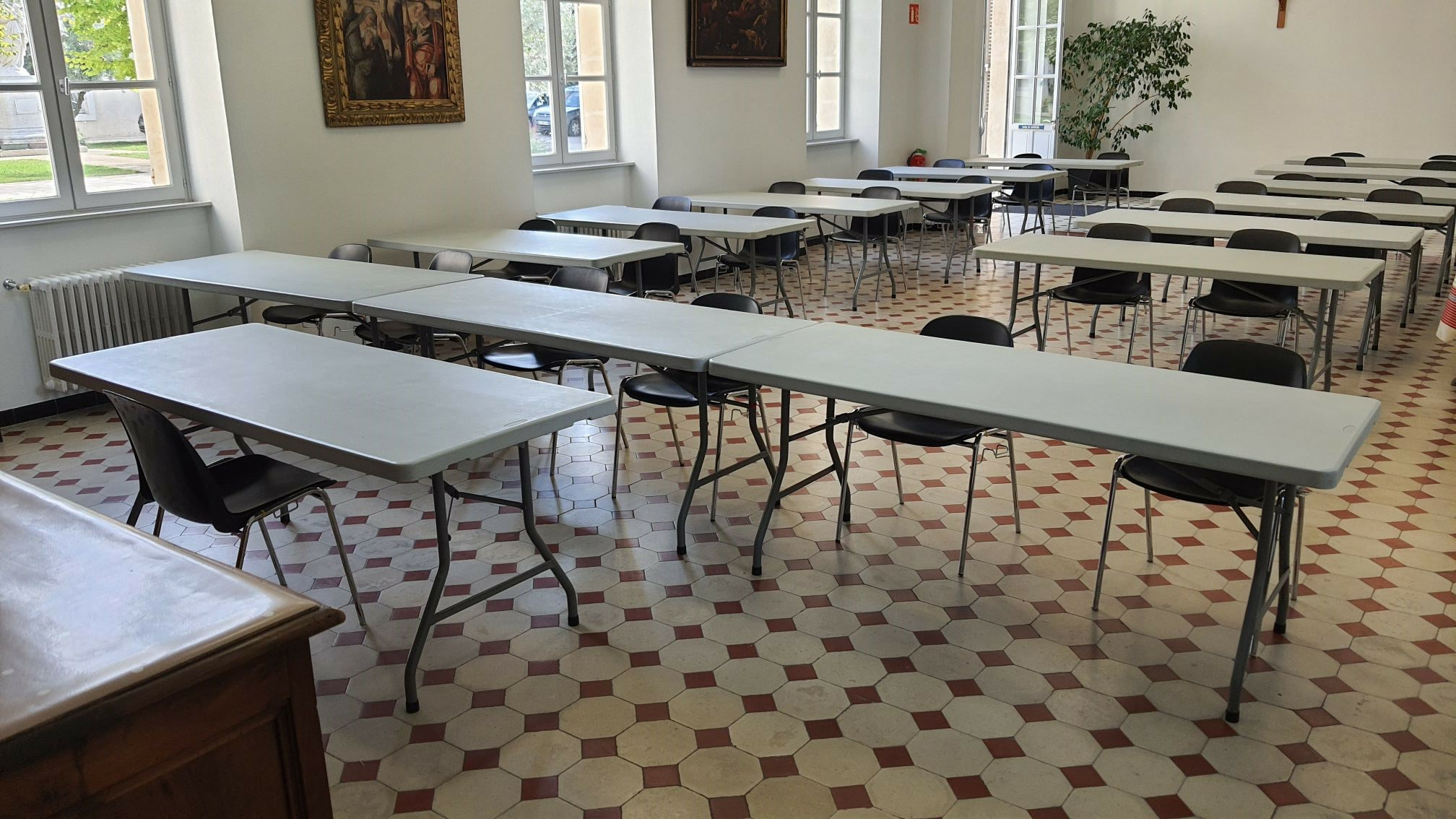 salle_st_agricol_18_tables_-_35_pers_en_classe_rapproche.3jpg-r270